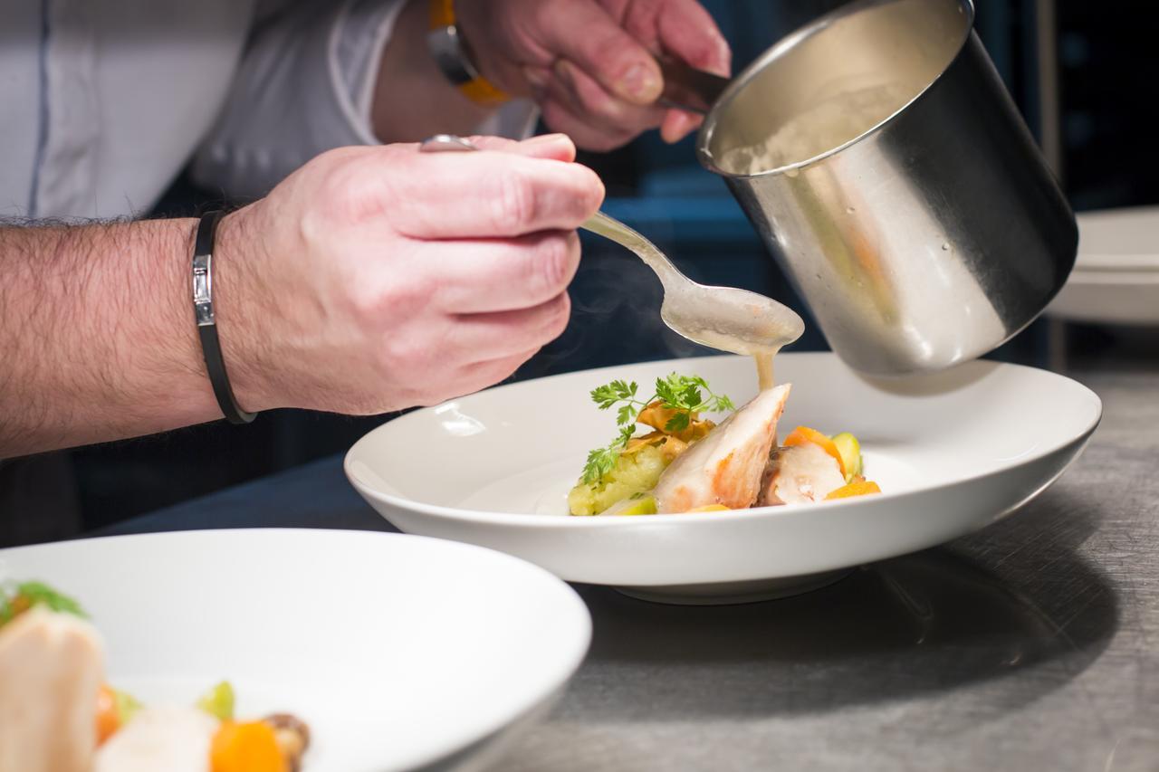 Logis Hotel Du Morvan - Restaurant La Table De Jerome Luzy المظهر الخارجي الصورة