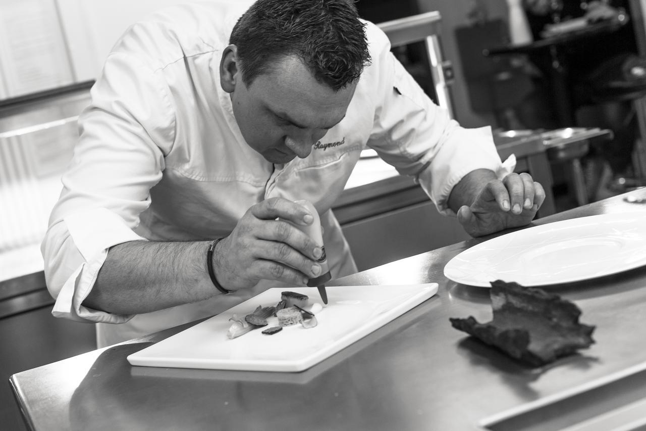 Logis Hotel Du Morvan - Restaurant La Table De Jerome Luzy المظهر الخارجي الصورة